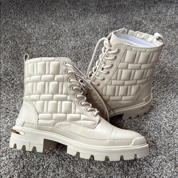 Aldo Women's Cream Quilted Leather combat Ankle Boots 8.5-New - Picture 4 of 5